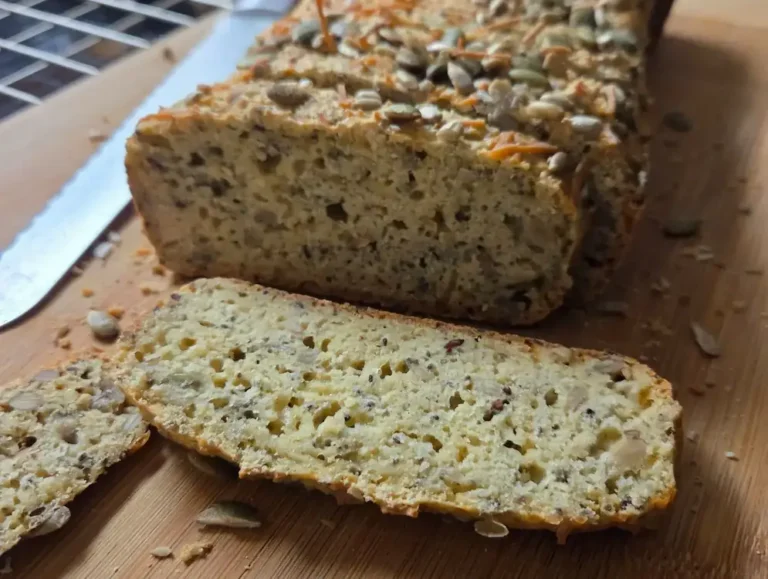 Pão de aveia com parmesão e sementes